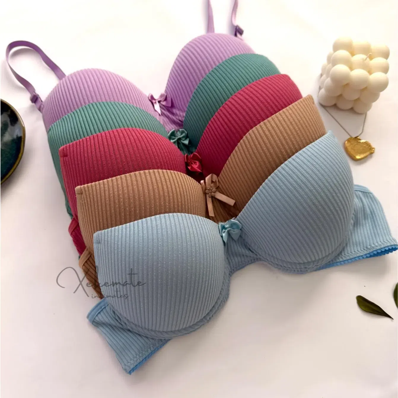Kit 5 Sutiãs Suede com Bojo Canelado Liso Soutien Básico Confortável Moda Feminina Alças Reguláveis Fecho Traseiro
