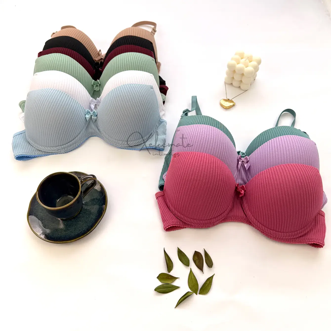 Kit 5 Sutiãs Suede com Bojo Canelado Liso Soutien Básico Confortável Moda Feminina Alças Reguláveis Fecho Traseiro